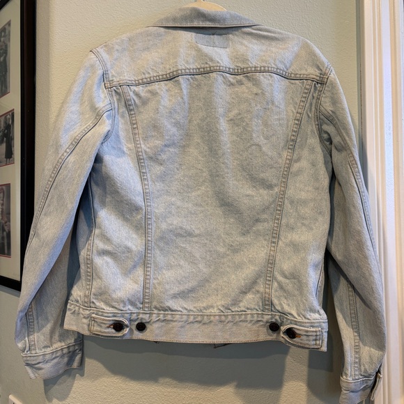 Levi's Classic Light Blue Denim Jacket - Picture 5 of 5